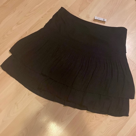 White House Black Market Dresses & Skirts - White House Black Market Black Flirty Mini‎ skirt Women’s size 4 NWT